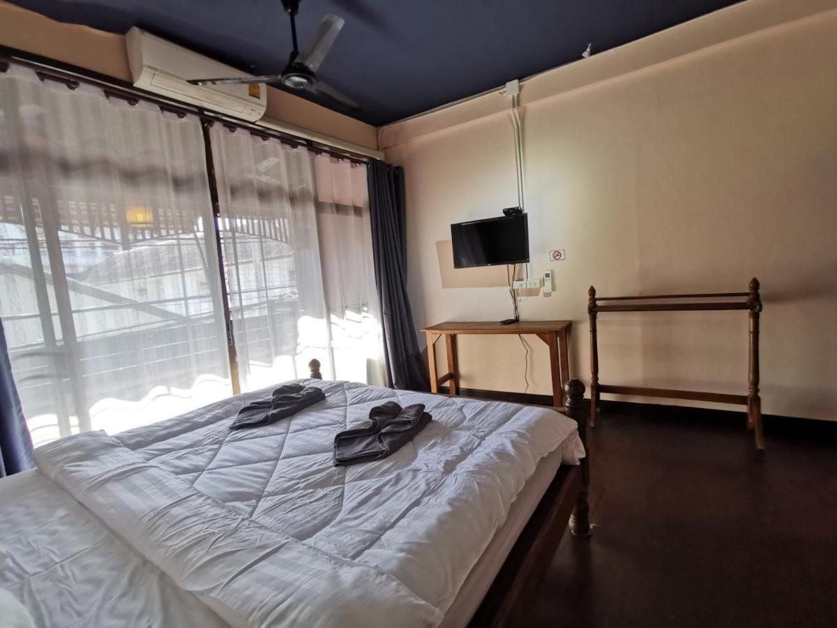 Madera House Chiang Mai Hotel Bagian luar foto