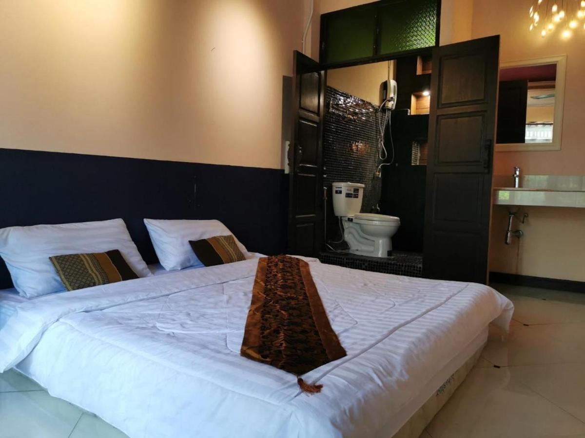 Madera House Chiang Mai Hotel Bagian luar foto