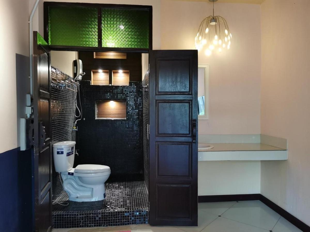 Madera House Chiang Mai Hotel Bagian luar foto