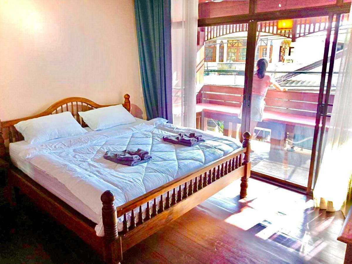 Madera House Chiang Mai Hotel Bagian luar foto