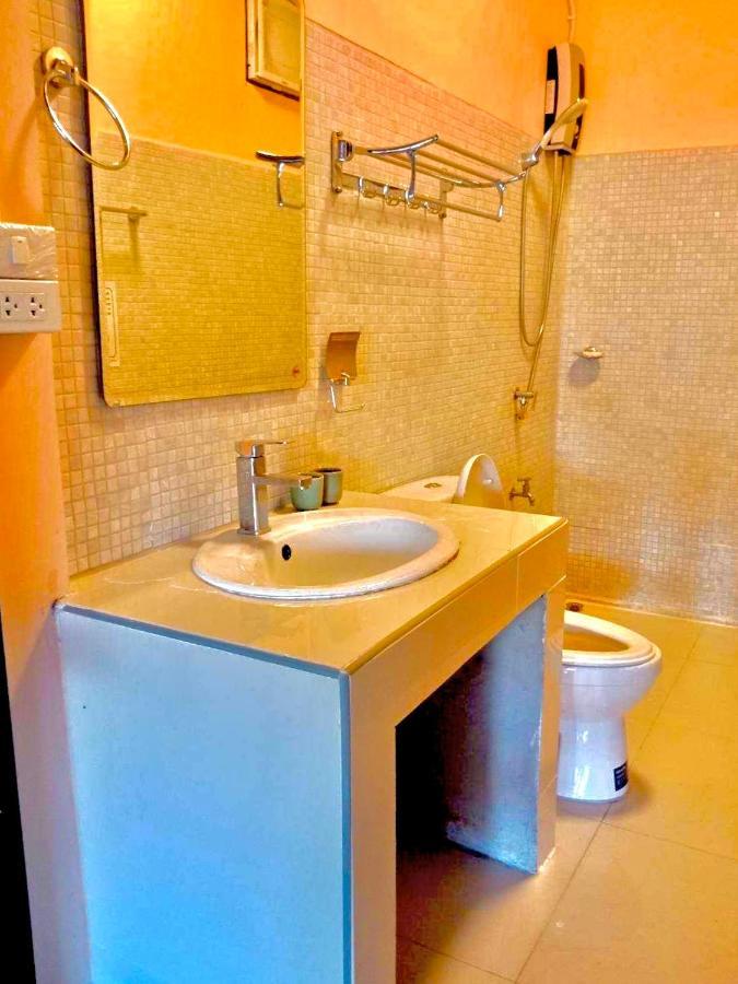 Madera House Chiang Mai Hotel Bagian luar foto