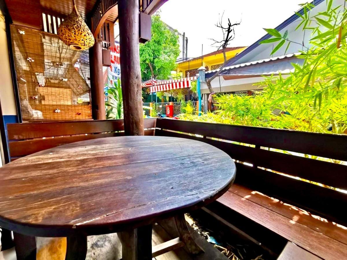 Madera House Chiang Mai Hotel Bagian luar foto