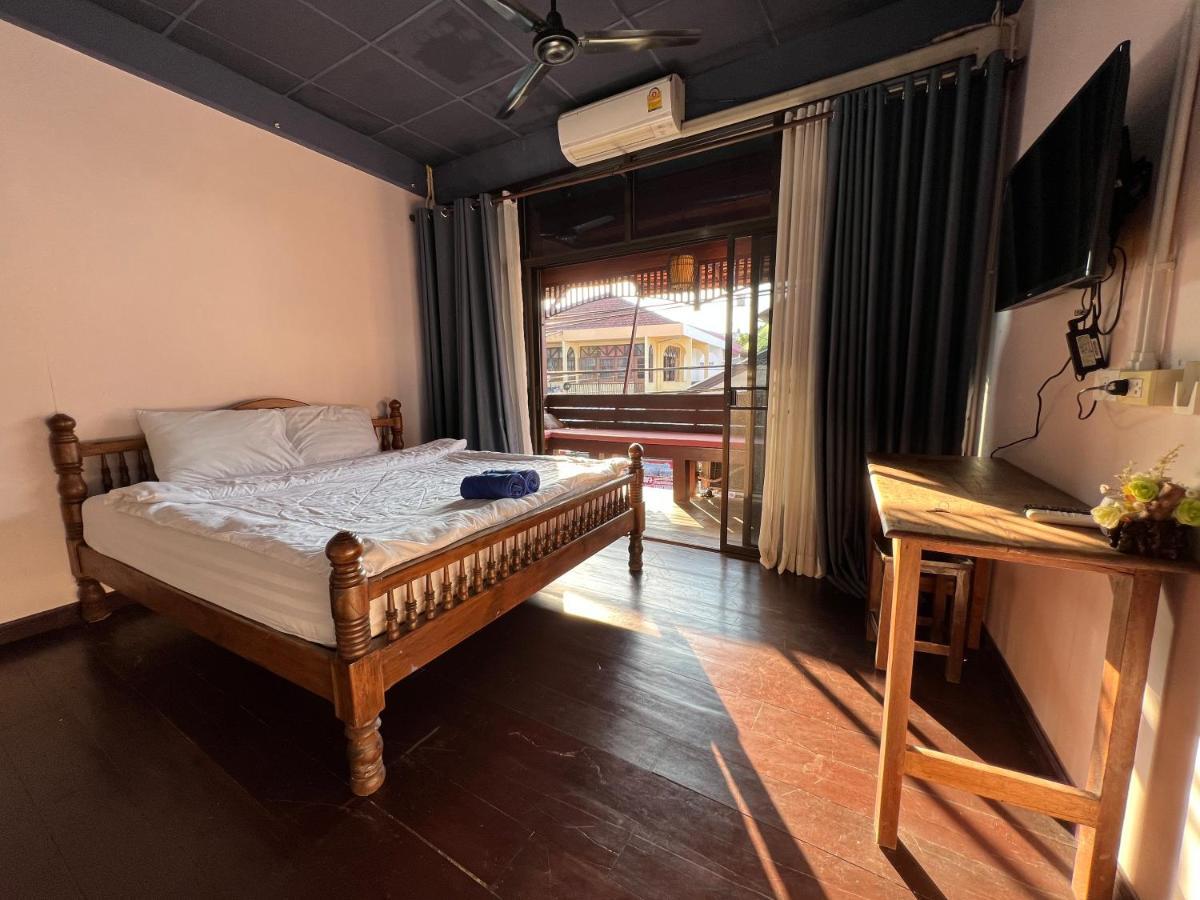 Madera House Chiang Mai Hotel Bagian luar foto