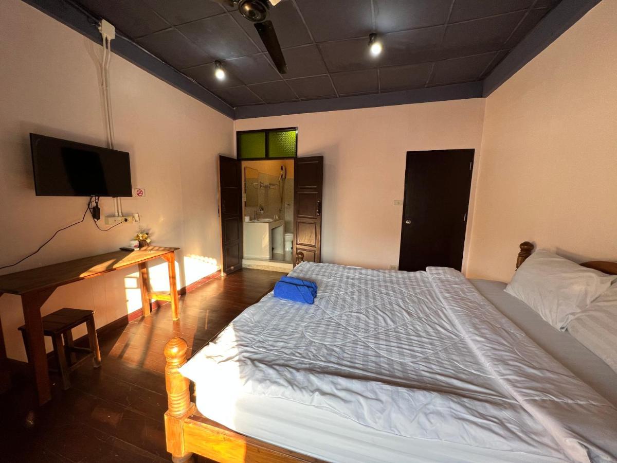Madera House Chiang Mai Hotel Bagian luar foto