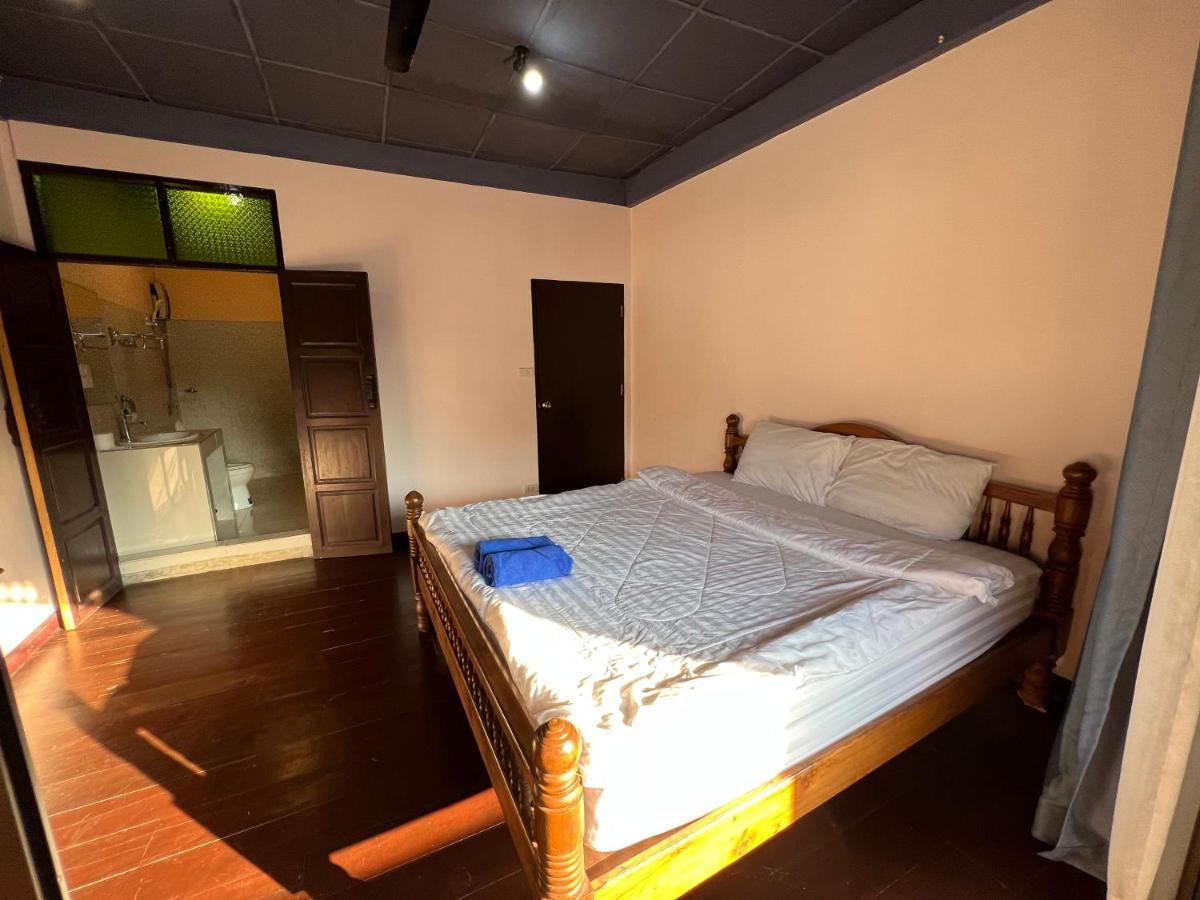 Madera House Chiang Mai Hotel Bagian luar foto