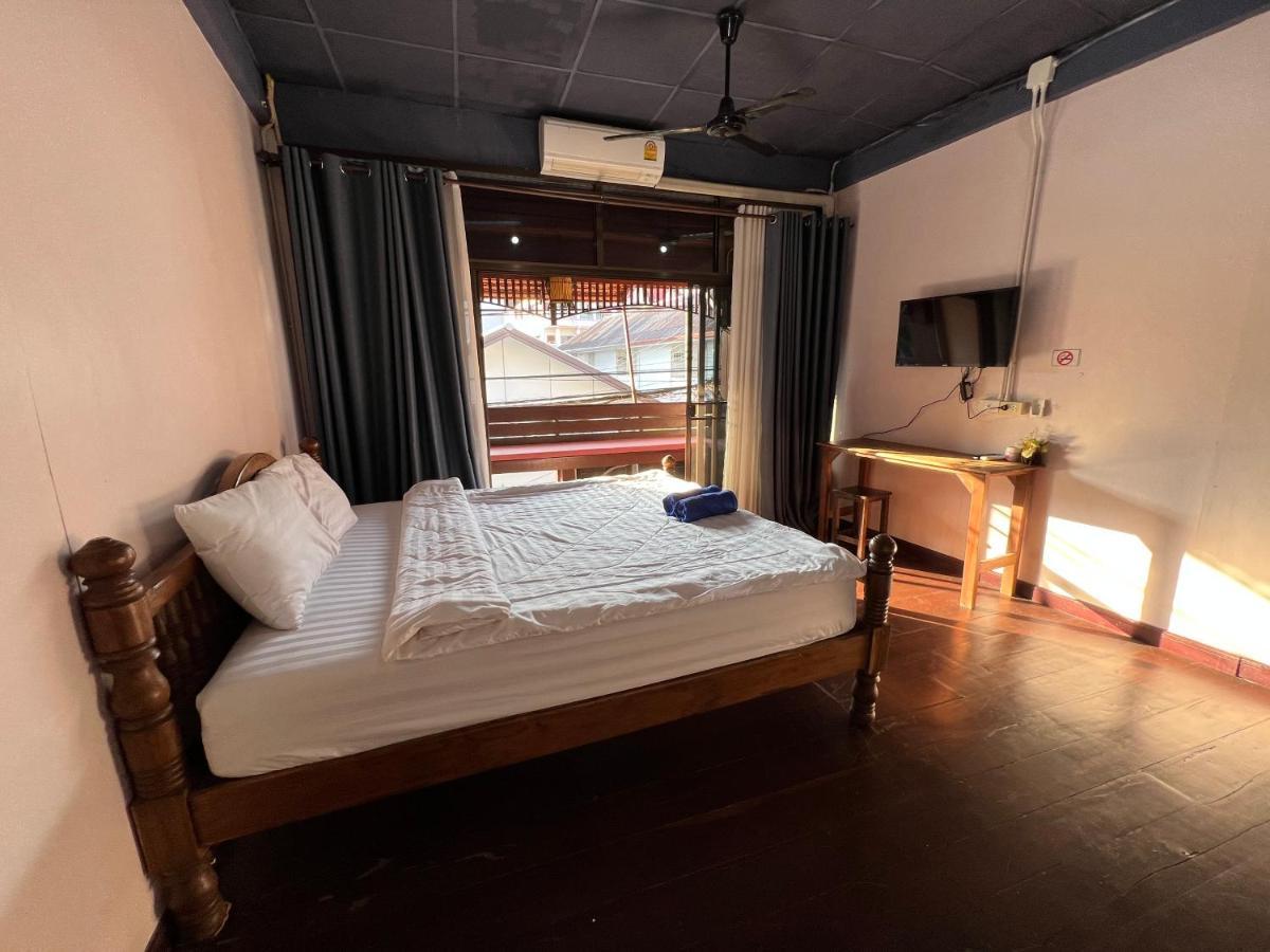 Madera House Chiang Mai Hotel Bagian luar foto